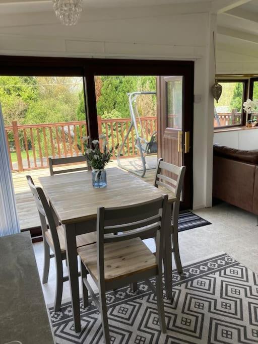 Cwtch Cymru Lodge 7F Caer Beris Holiday Lodge Park بيلث ويلز المظهر الخارجي الصورة